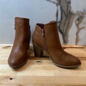 Brown Ankle Boots with Stacked Heel and Zipper